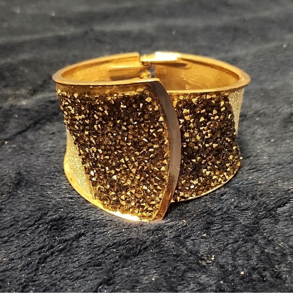 Jewelry - Elegant Gold Women’s Bracelet